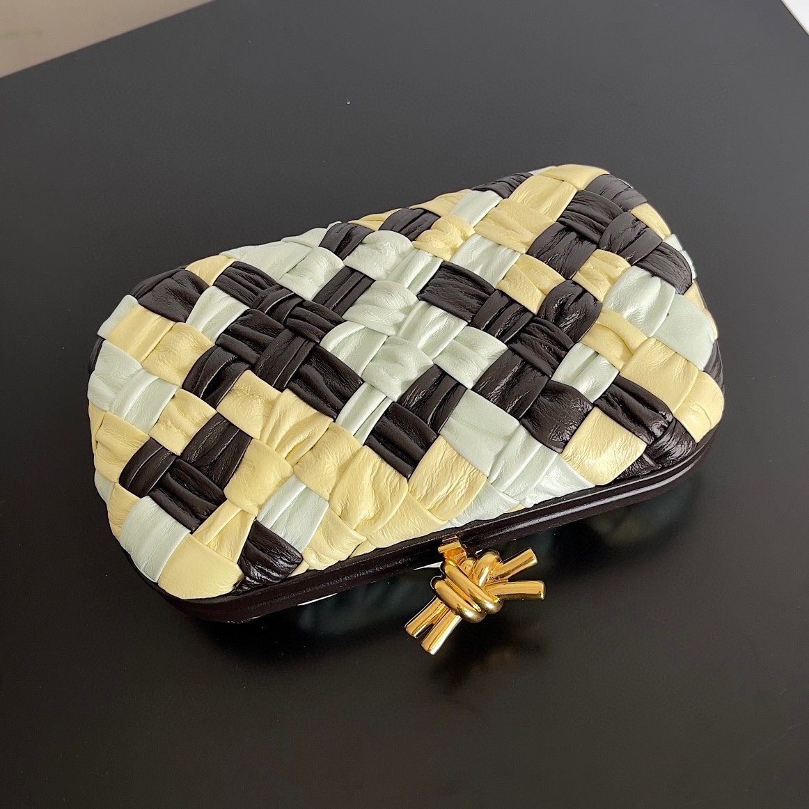 bo*te*ga Ve*ne*ta knot minaudiere clutch in multicolour intrecciato lambskin