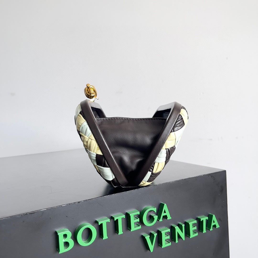 bo*te*ga Ve*ne*ta knot minaudiere clutch in multicolour intrecciato lambskin