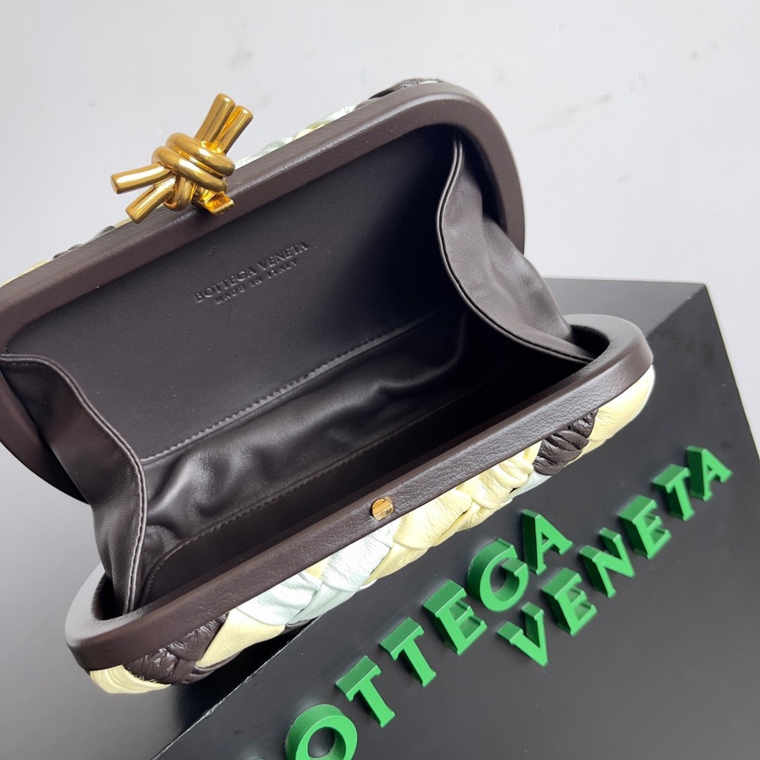 bo*te*ga Ve*ne*ta knot minaudiere clutch in multicolour intrecciato lambskin