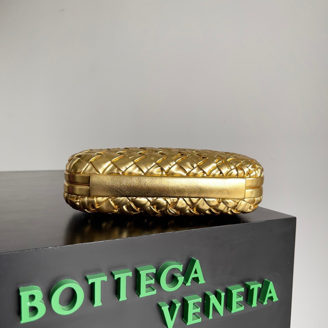 bo*te*ga Ve*ne*ta knot minaudiere clutch in gold intreccio laminated leather