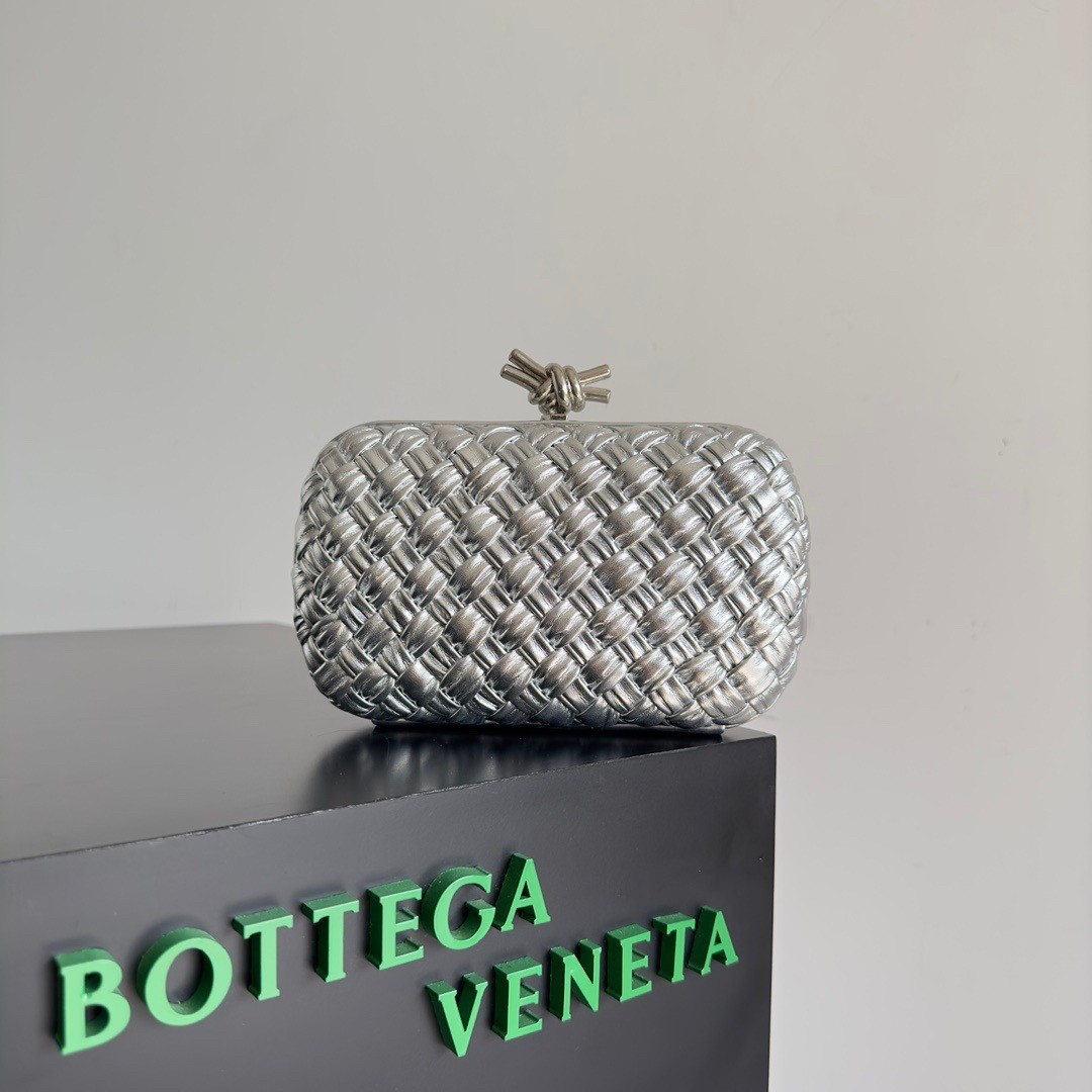 bo*te*ga Ve*ne*ta knot minaudiere clutch in silver intreccio laminated leather