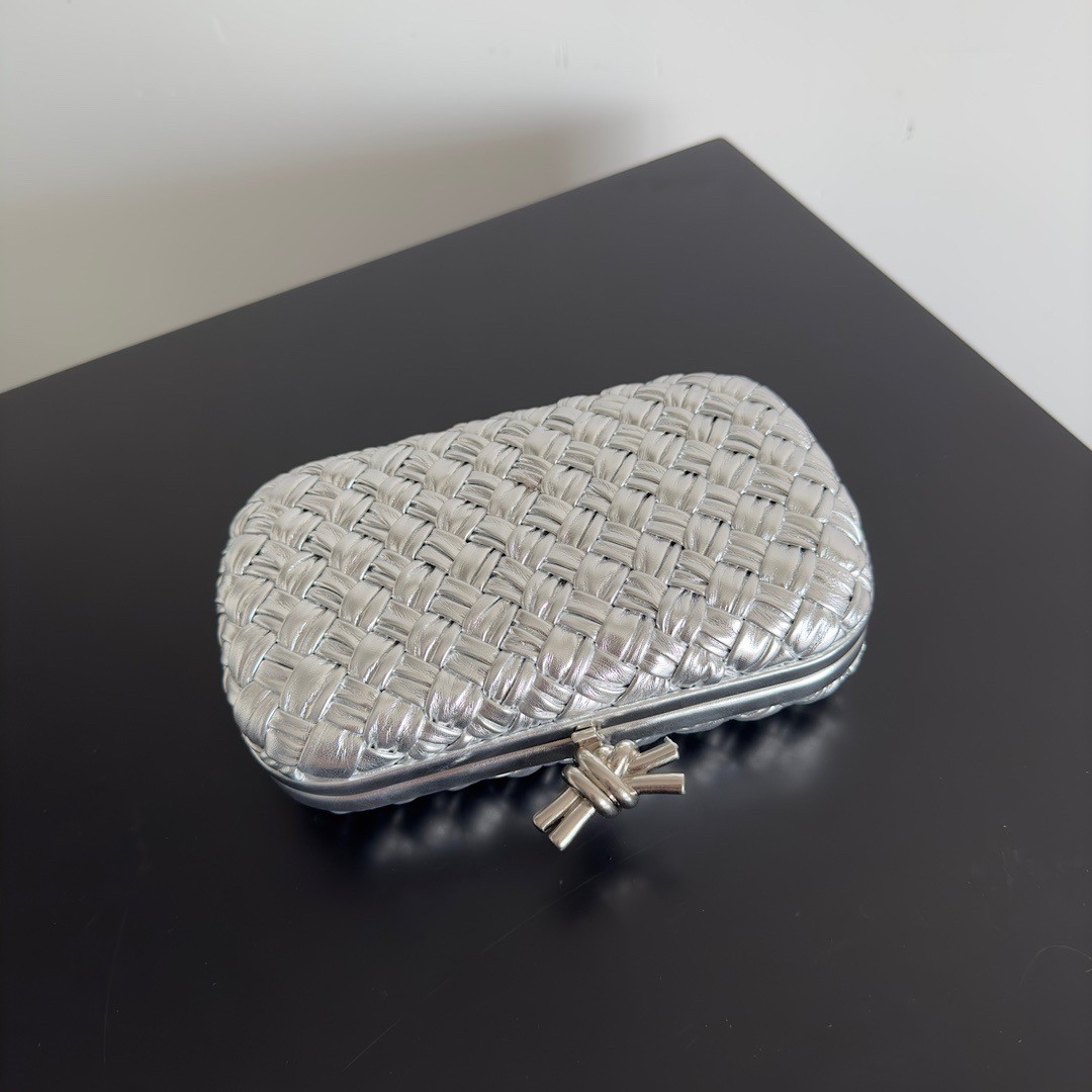 bo*te*ga Ve*ne*ta knot minaudiere clutch in silver intreccio laminated leather