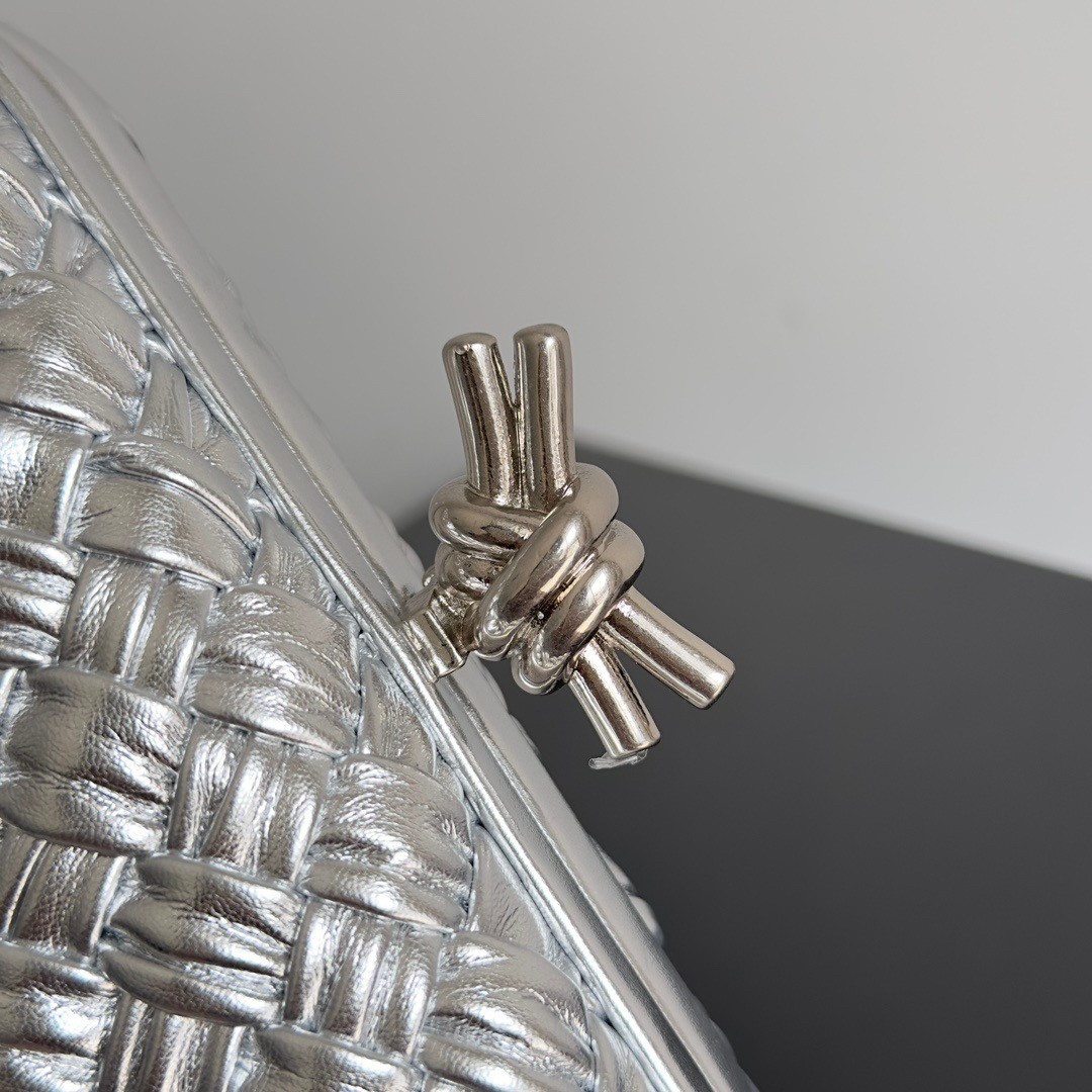 bo*te*ga Ve*ne*ta knot minaudiere clutch in silver intreccio laminated leather