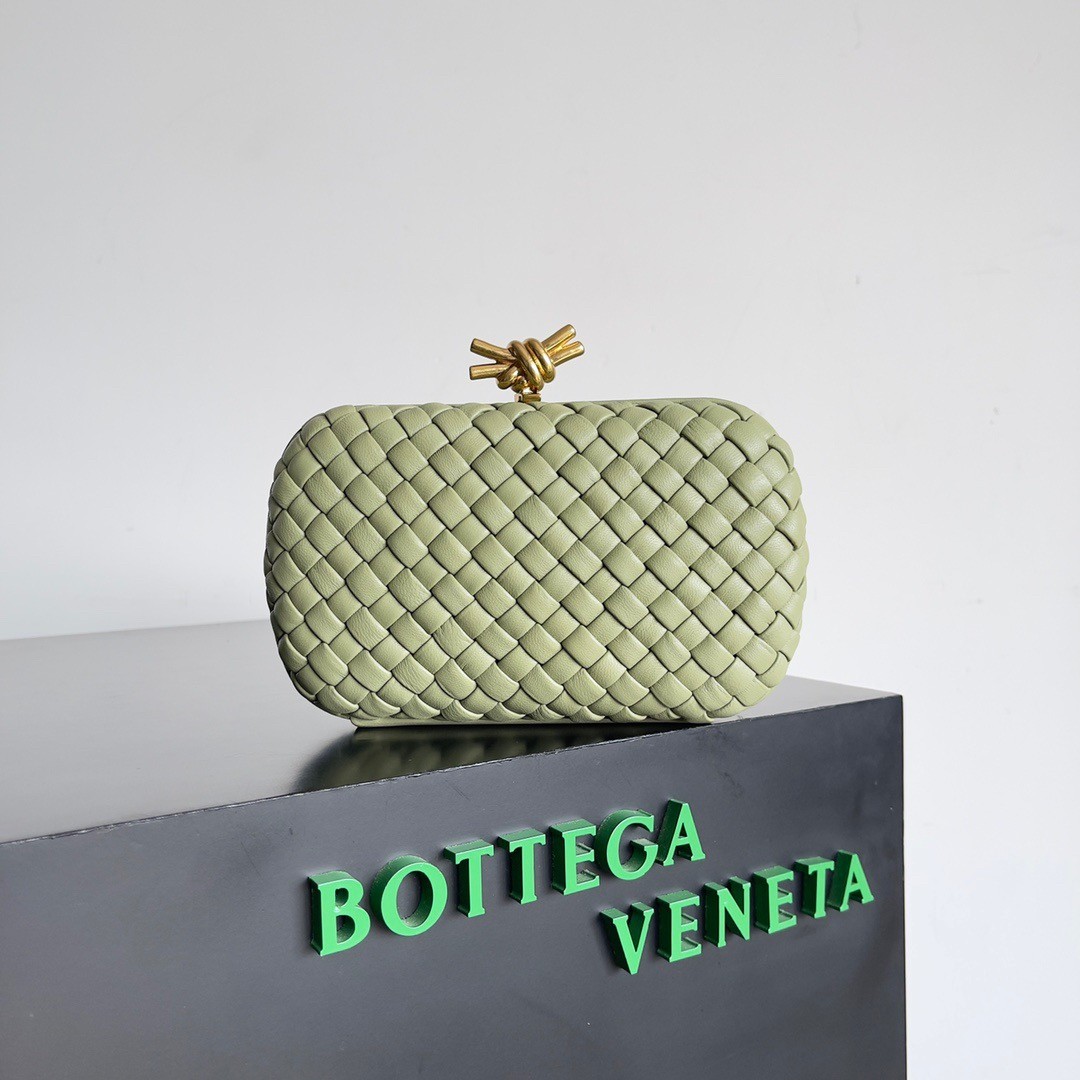 bo*te*ga Ve*ne*ta knot minaudiere clutch in travertine intrecciato lambskin