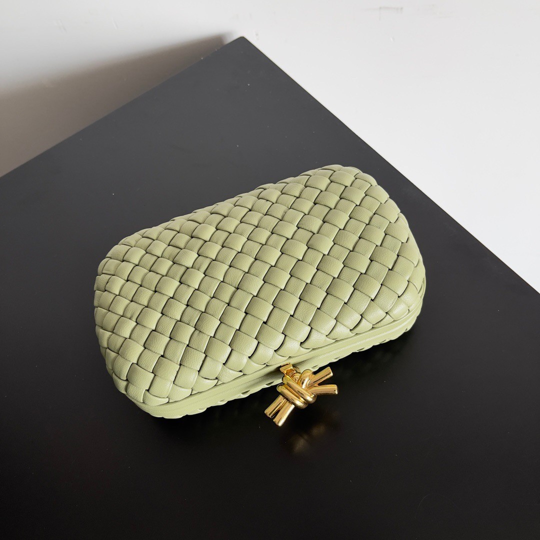 bo*te*ga Ve*ne*ta knot minaudiere clutch in travertine intrecciato lambskin