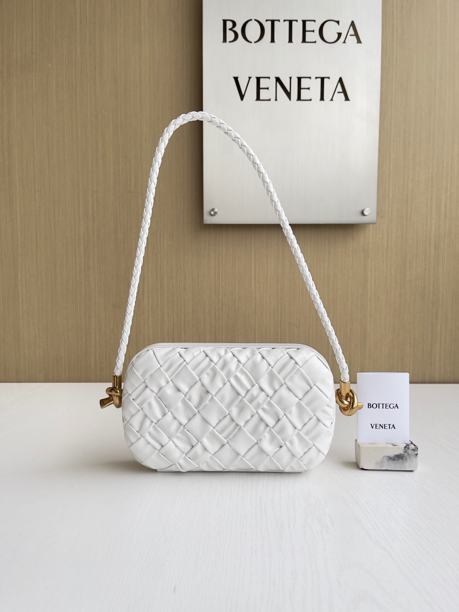 bo*te*ga Ve*ne*ta knot minaudiere on strap in white foulard intreccio leather