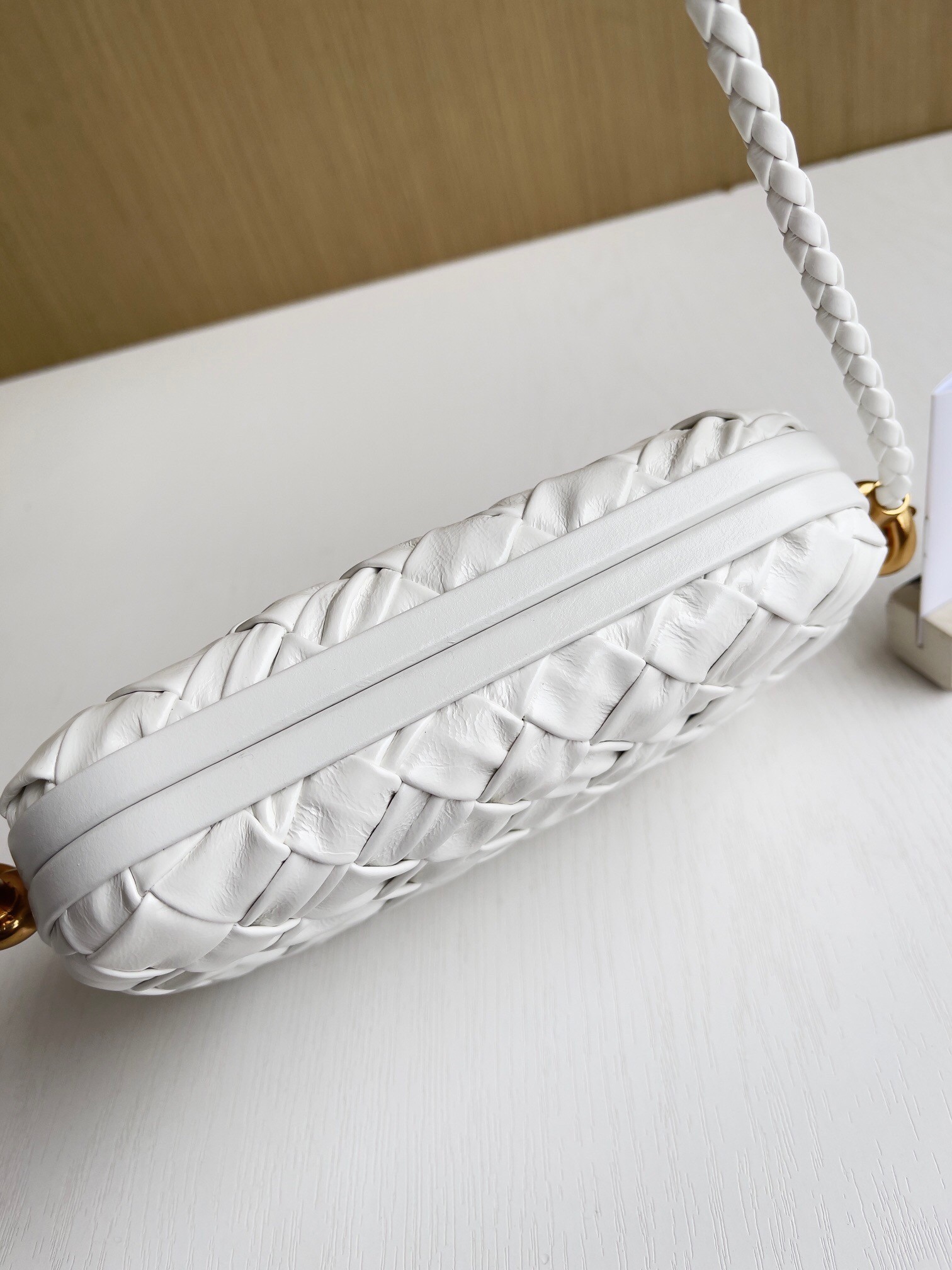 bo*te*ga Ve*ne*ta knot minaudiere on strap in white foulard intreccio leather
