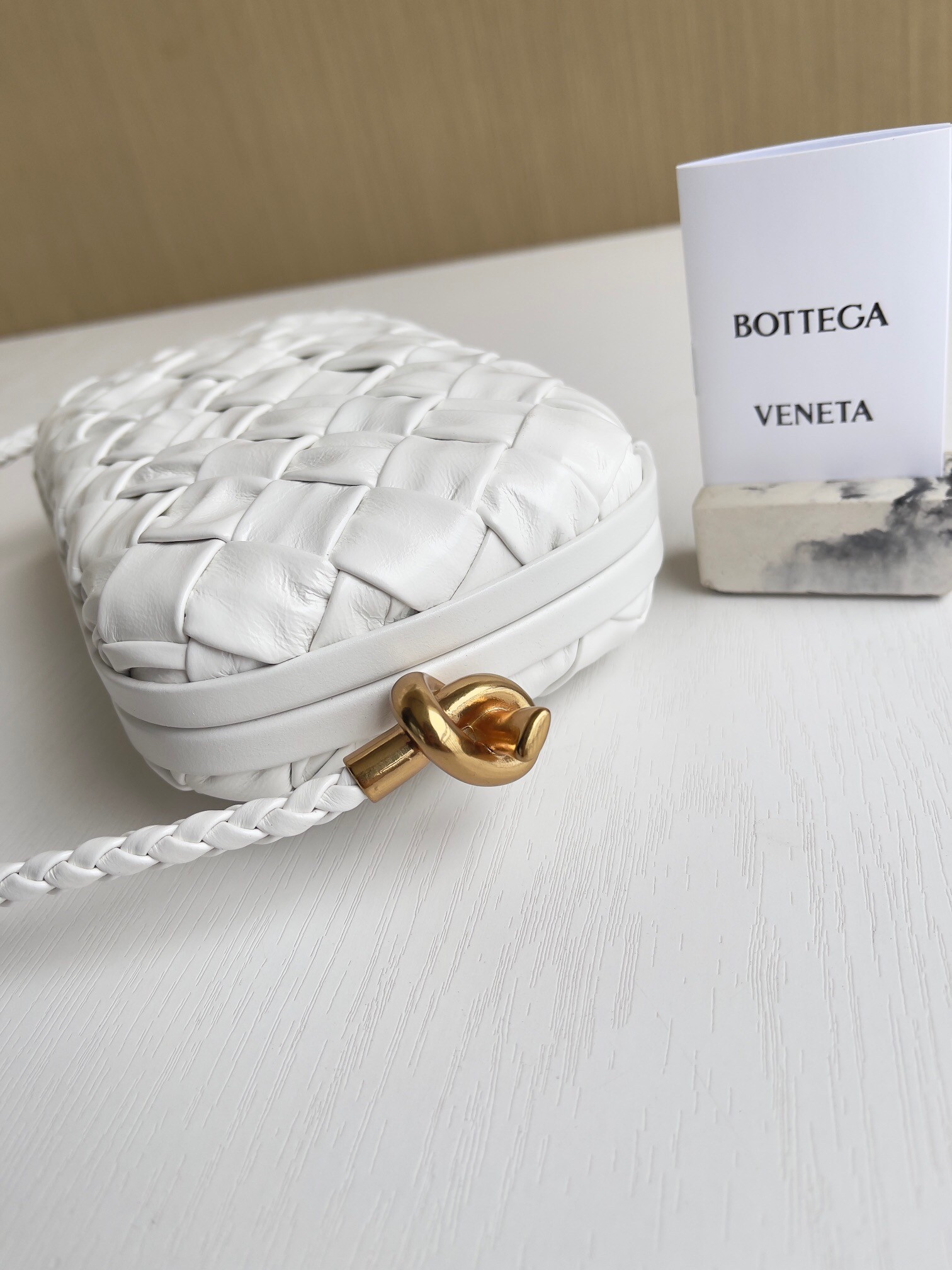 bo*te*ga Ve*ne*ta knot minaudiere on strap in white foulard intreccio leather