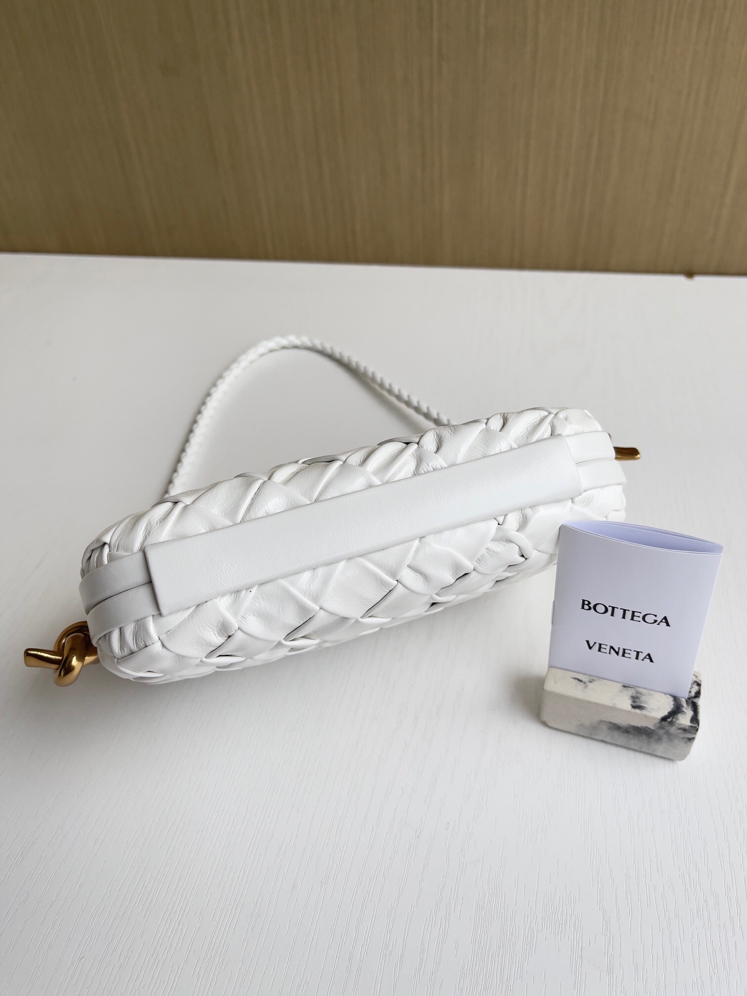 bo*te*ga Ve*ne*ta knot minaudiere on strap in white foulard intreccio leather