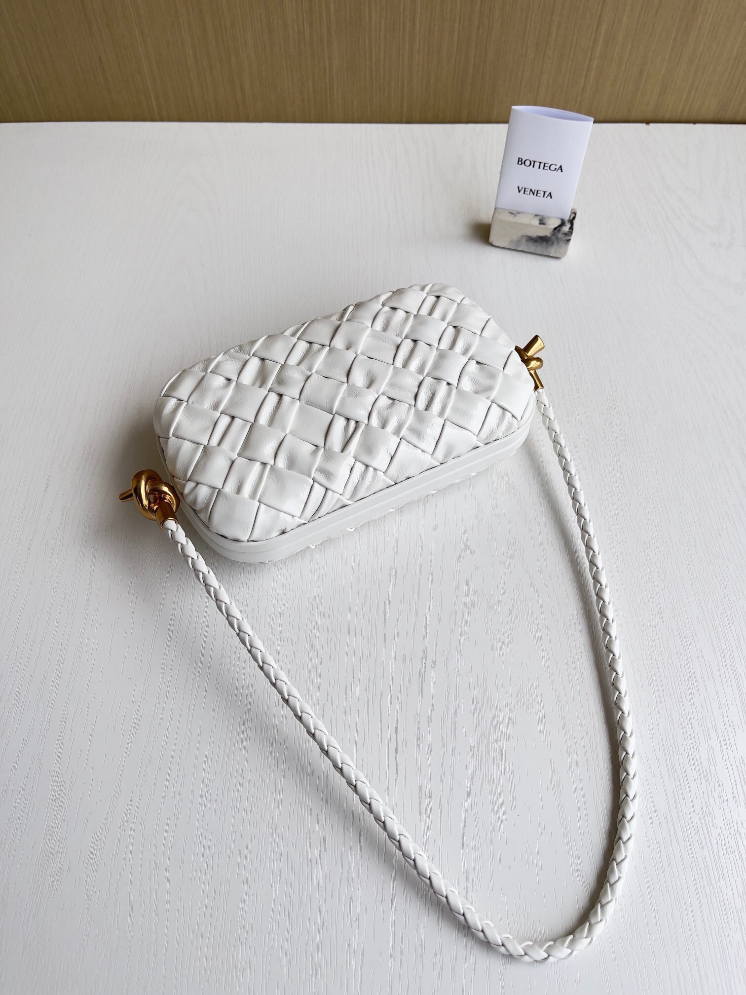 bo*te*ga Ve*ne*ta knot minaudiere on strap in white foulard intreccio leather