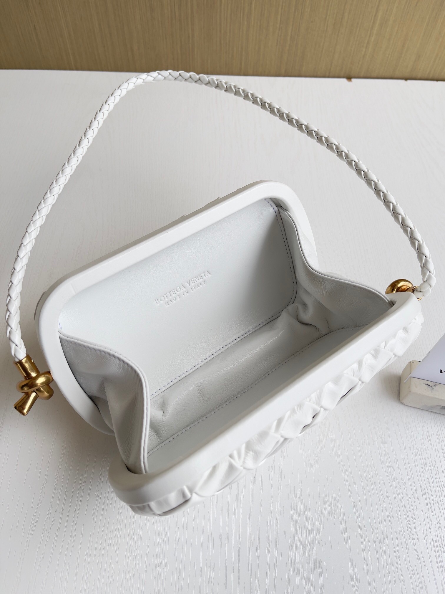 bo*te*ga Ve*ne*ta knot minaudiere on strap in white foulard intreccio leather