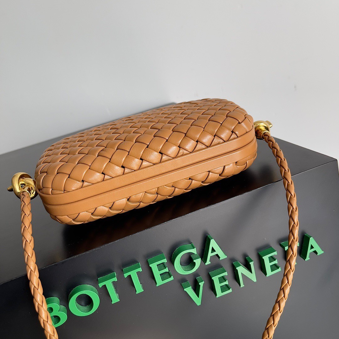bo*te*ga Ve*ne*ta knot minaudiere on strap in camel intreccio lambskin