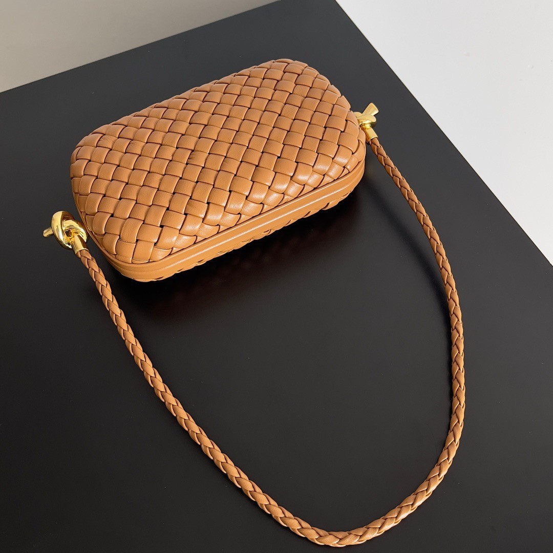 bo*te*ga Ve*ne*ta knot minaudiere on strap in camel intreccio lambskin