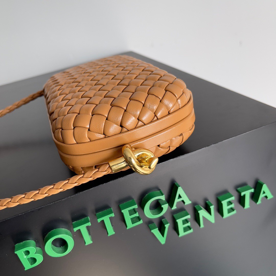 bo*te*ga Ve*ne*ta knot minaudiere on strap in camel intreccio lambskin
