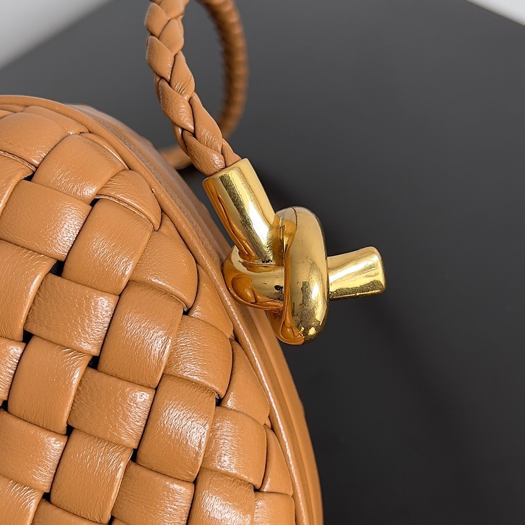 bo*te*ga Ve*ne*ta knot minaudiere on strap in camel intreccio lambskin