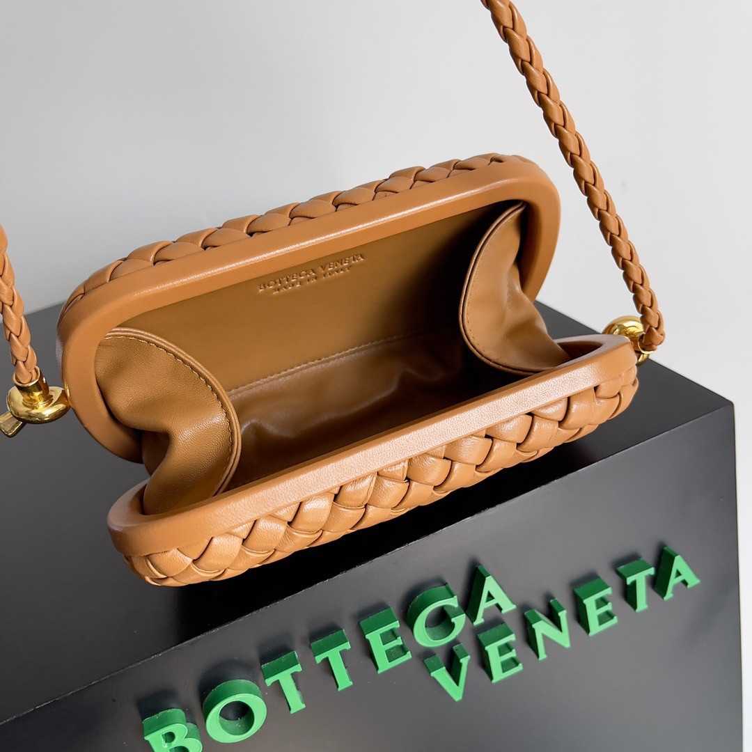 bo*te*ga Ve*ne*ta knot minaudiere on strap in camel intreccio lambskin