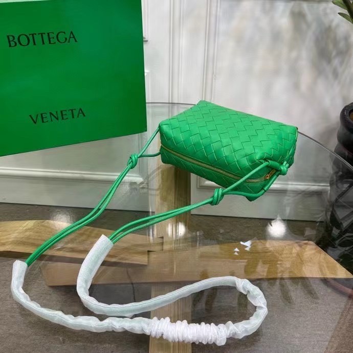 bo*te*ga Ve*ne*ta mini loop bag in green intrecciato lambskin