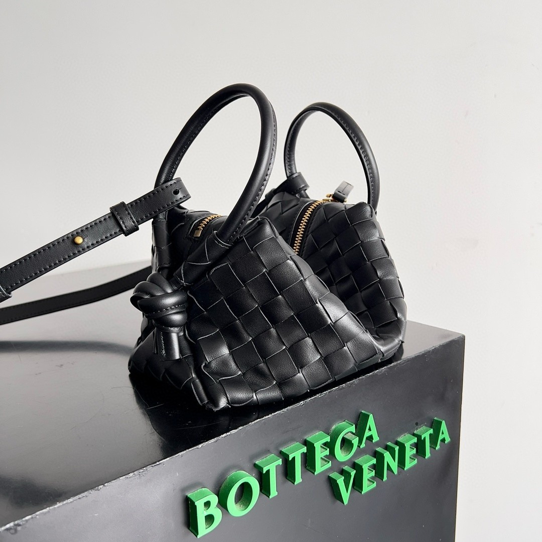bo*te*ga Ve*ne*ta small loop crossbody bag in black intrecciato lambskin