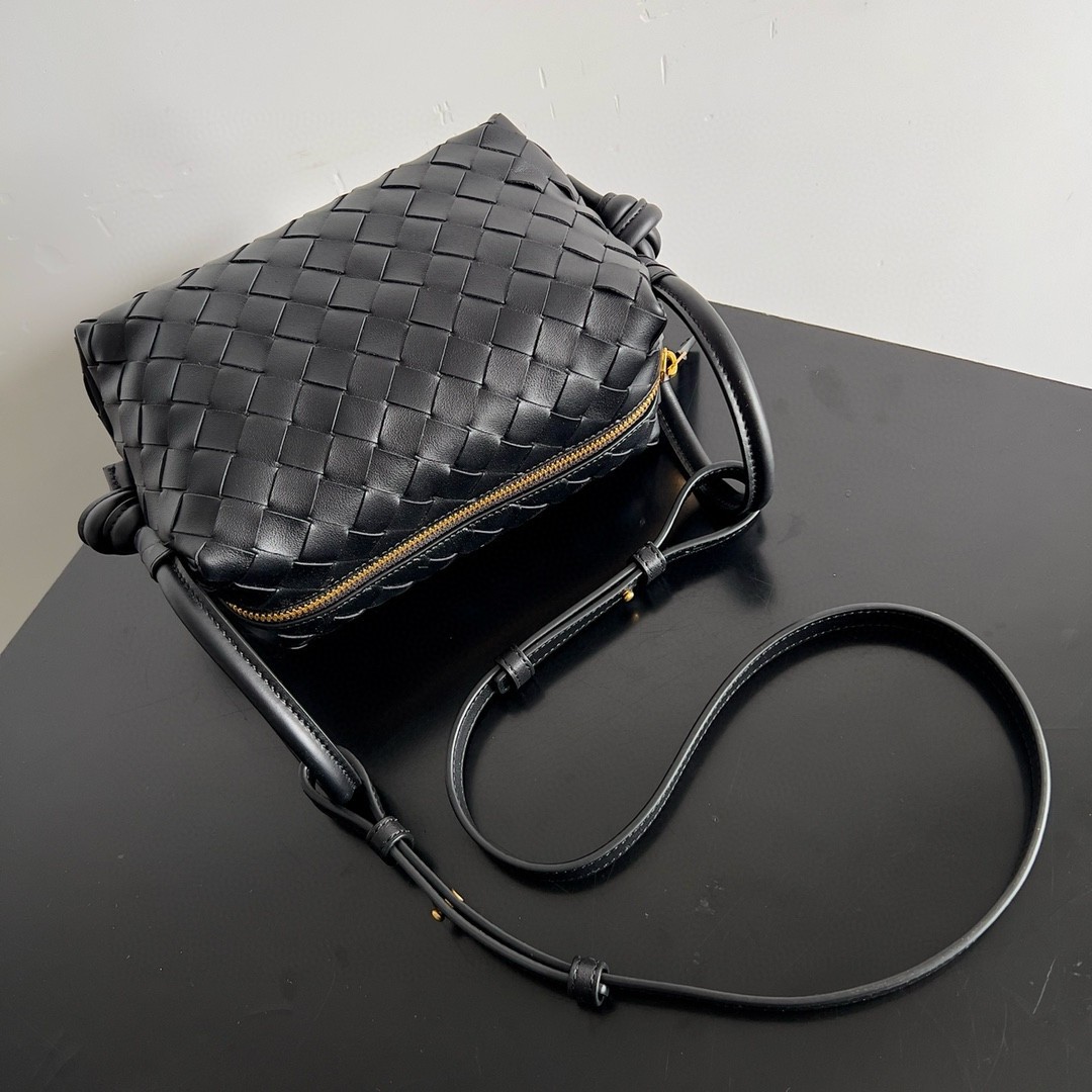 bo*te*ga Ve*ne*ta small loop crossbody bag in black intrecciato lambskin