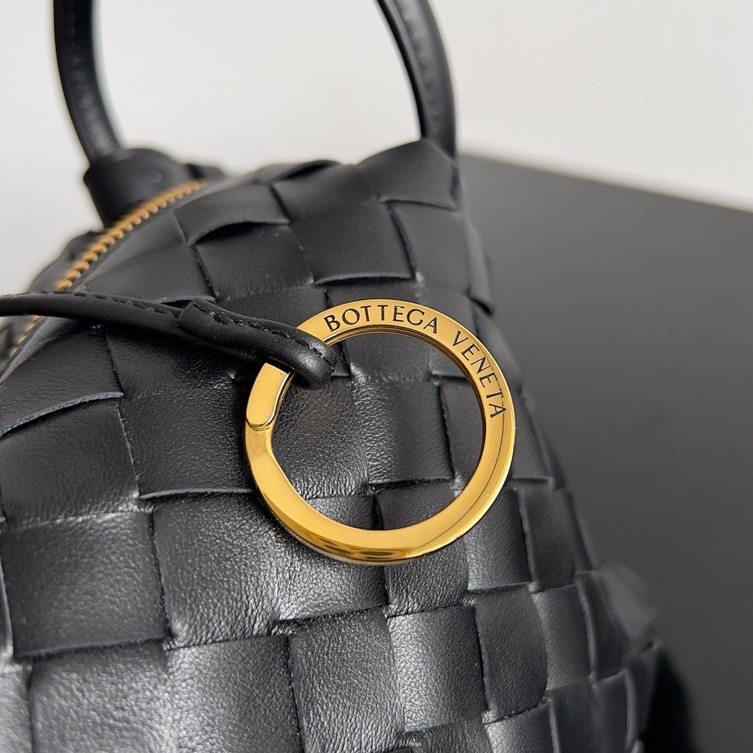 bo*te*ga Ve*ne*ta small loop crossbody bag in black intrecciato lambskin