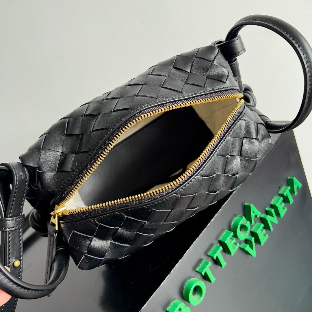 bo*te*ga Ve*ne*ta small loop crossbody bag in black intrecciato lambskin