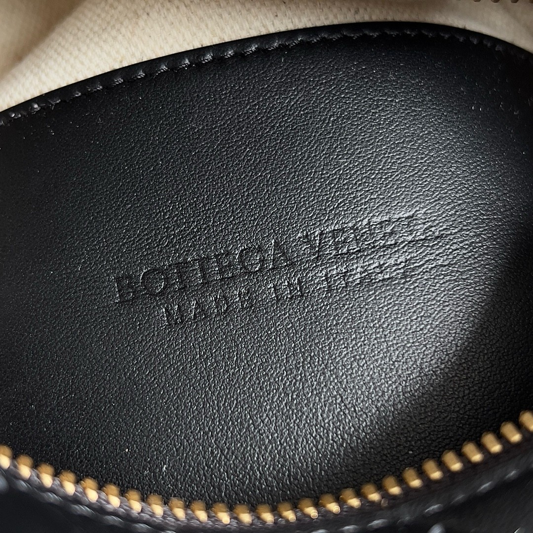 bo*te*ga Ve*ne*ta small loop crossbody bag in black intrecciato lambskin