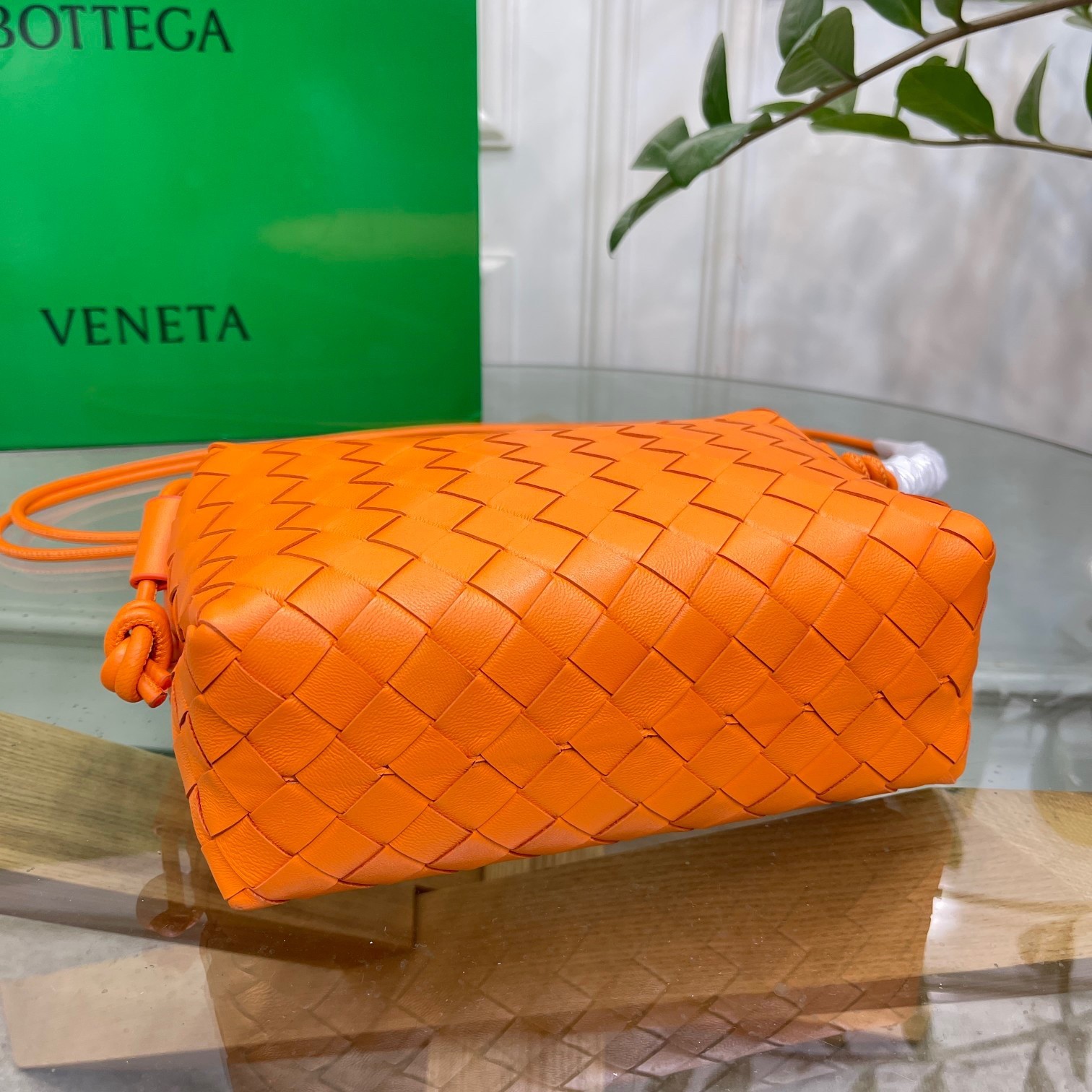 bo*te*ga Ve*ne*ta loop small bag in orange intrecciato lambskin