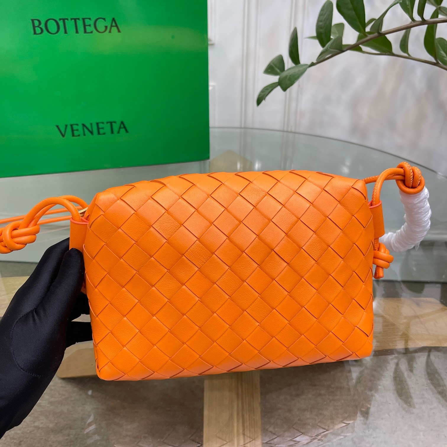 bo*te*ga Ve*ne*ta loop small bag in orange intrecciato lambskin