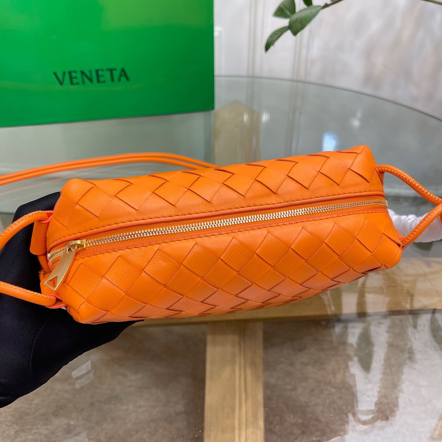 bo*te*ga Ve*ne*ta loop small bag in orange intrecciato lambskin