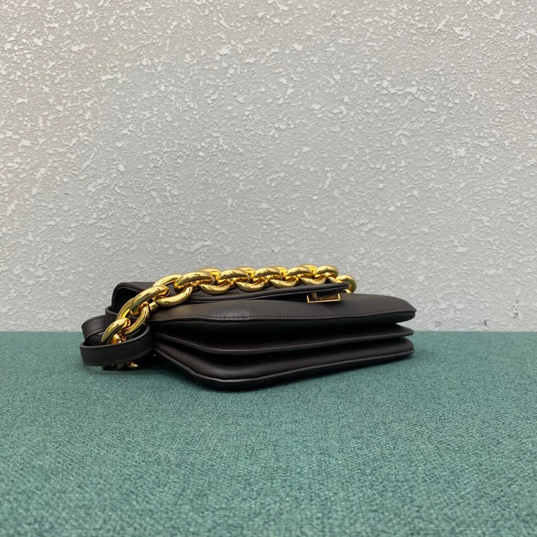 bo*te*ga Ve*ne*ta mount small bag in fondant calfskin