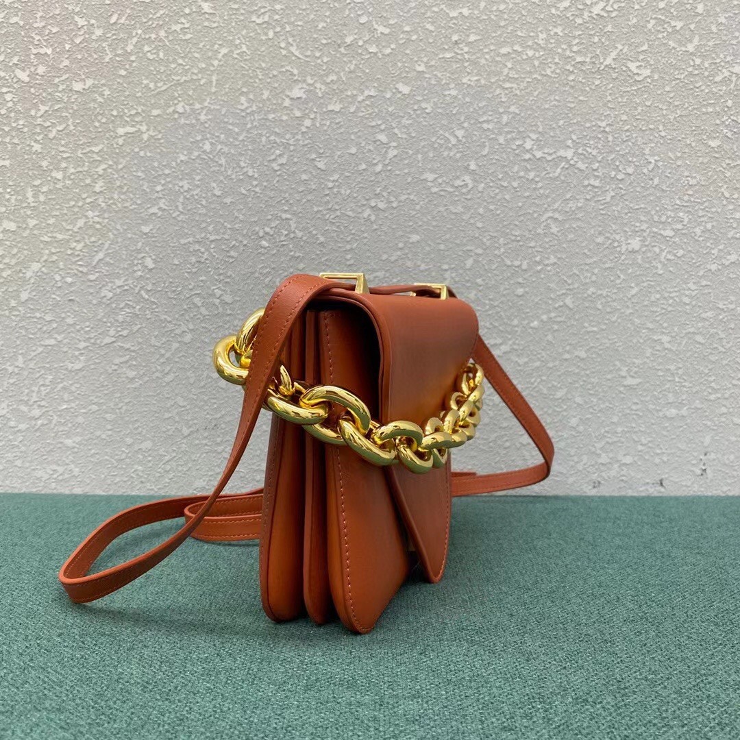 bo*te*ga Ve*ne*ta mount small bag in maple calfskin