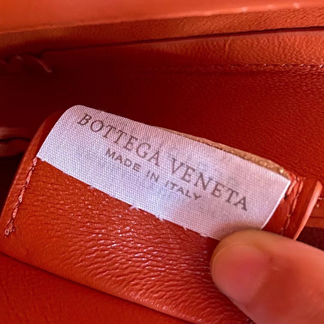 bo*te*ga Ve*ne*ta mount small bag in maple calfskin