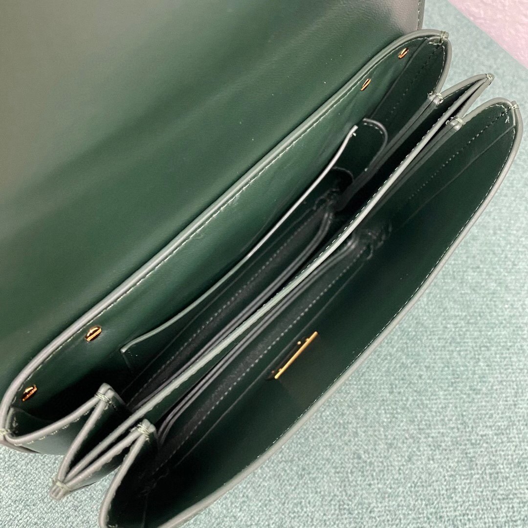 bo*te*ga Ve*ne*ta mount small bag in green calfskin