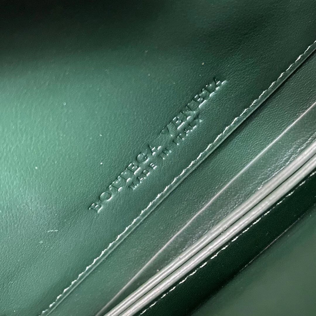 bo*te*ga Ve*ne*ta mount small bag in green calfskin