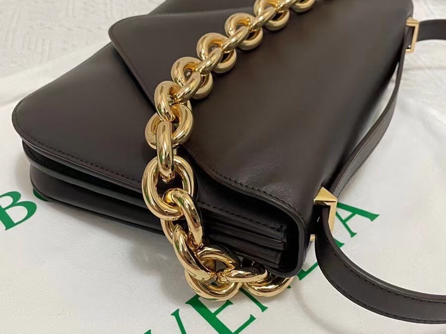 bo*te*ga Ve*ne*ta mount medium envelope bag in fondant calfskin