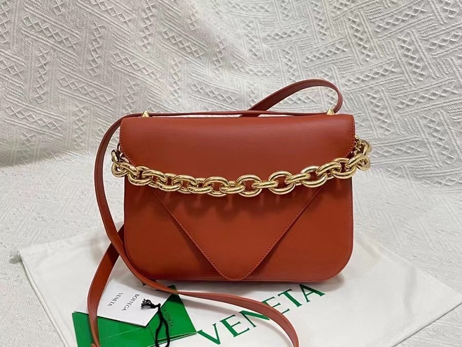 bo*te*ga Ve*ne*ta mount medium envelope bag in maple calfskin