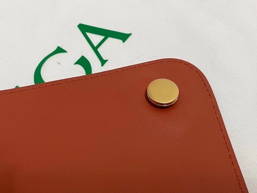 bo*te*ga Ve*ne*ta mount medium envelope bag in maple calfskin