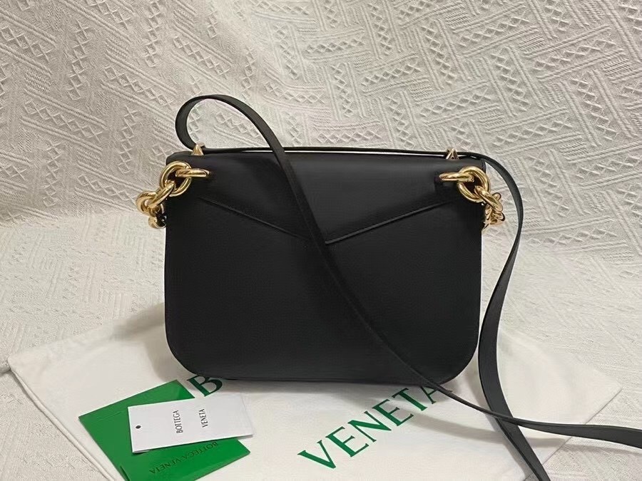 bo*te*ga Ve*ne*ta mount medium envelope bag in black calfskin