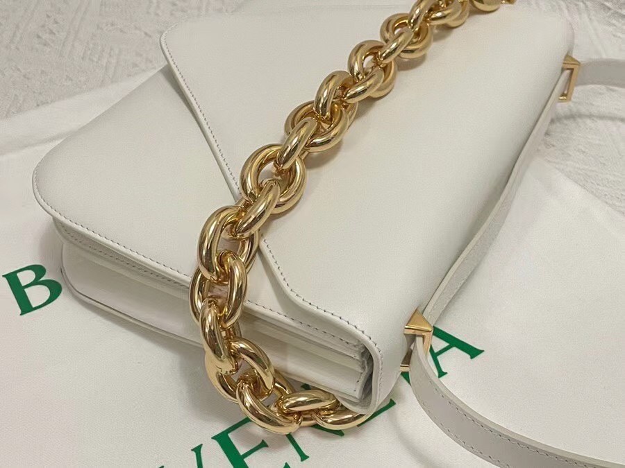 bo*te*ga Ve*ne*ta mount medium envelope bag in white calfskin