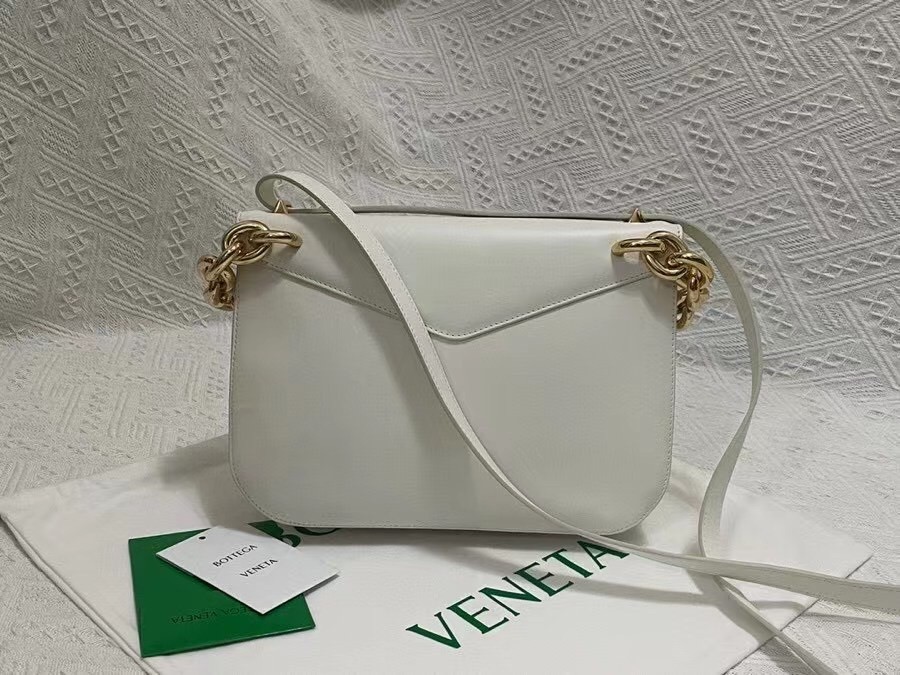 bo*te*ga Ve*ne*ta mount medium envelope bag in white calfskin