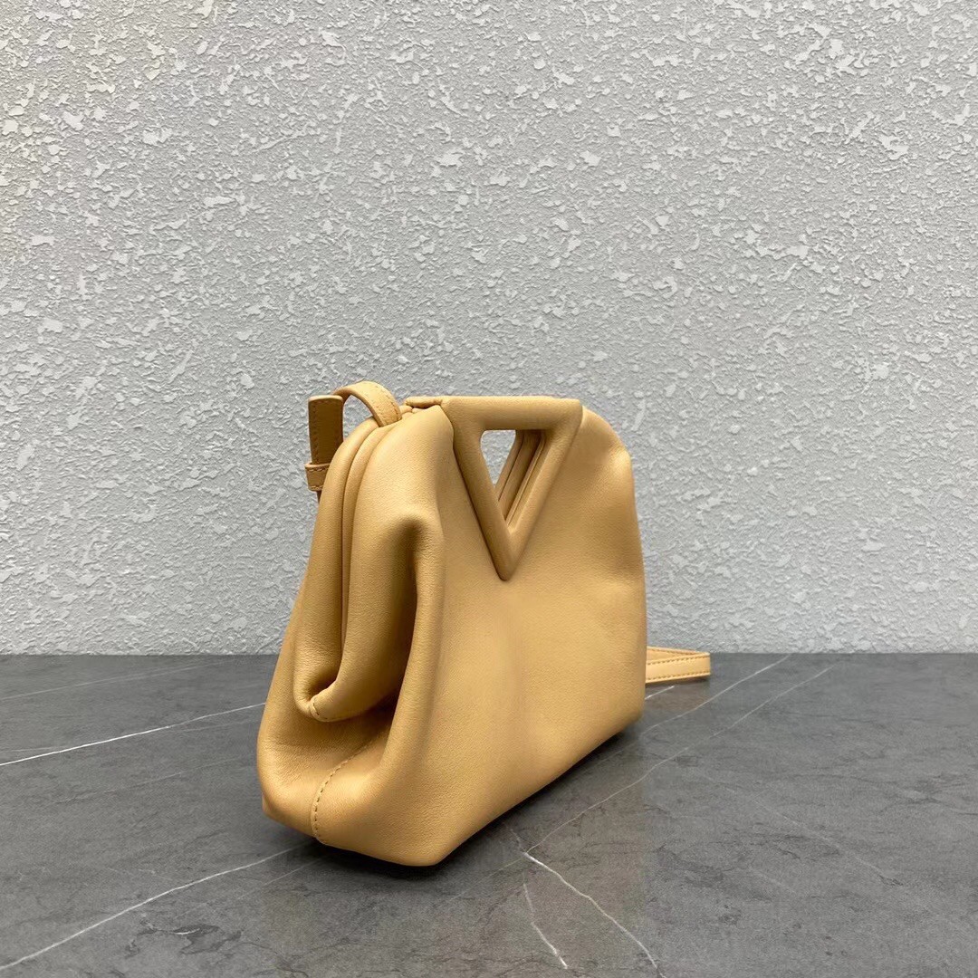 bo*te*ga Ve*ne*ta small point top handle bag in beige leather