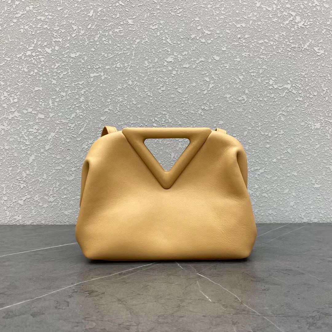 bo*te*ga Ve*ne*ta small point top handle bag in beige leather
