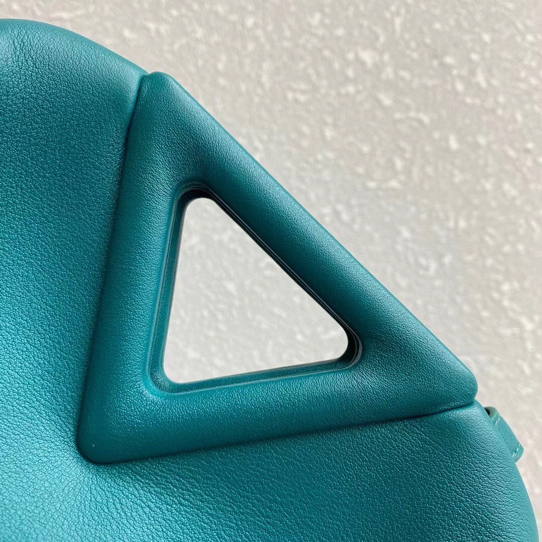 bo*te*ga Ve*ne*ta small point top handle bag in mallard nappa leather