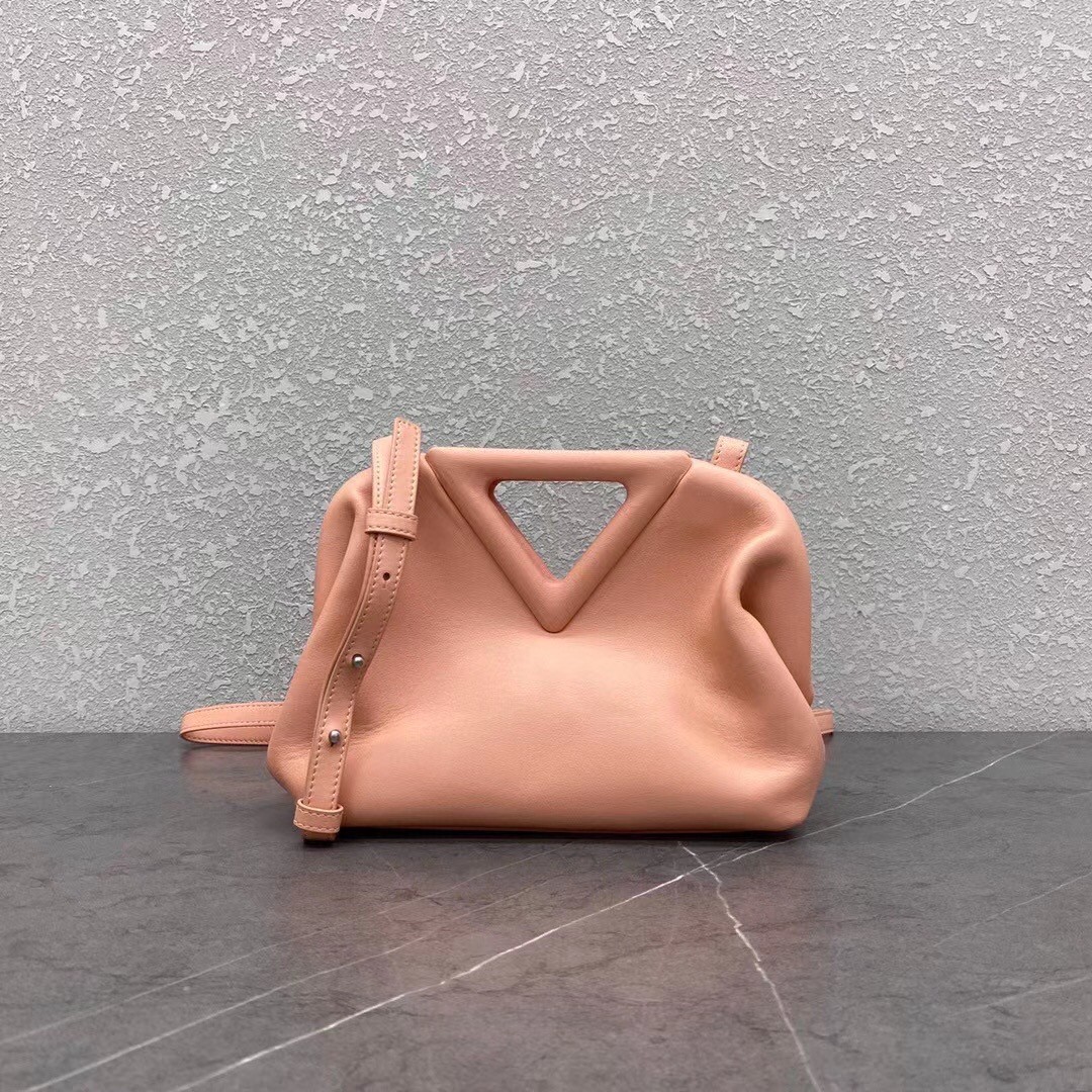 bo*te*ga Ve*ne*ta small point top handle bag in peachy leather