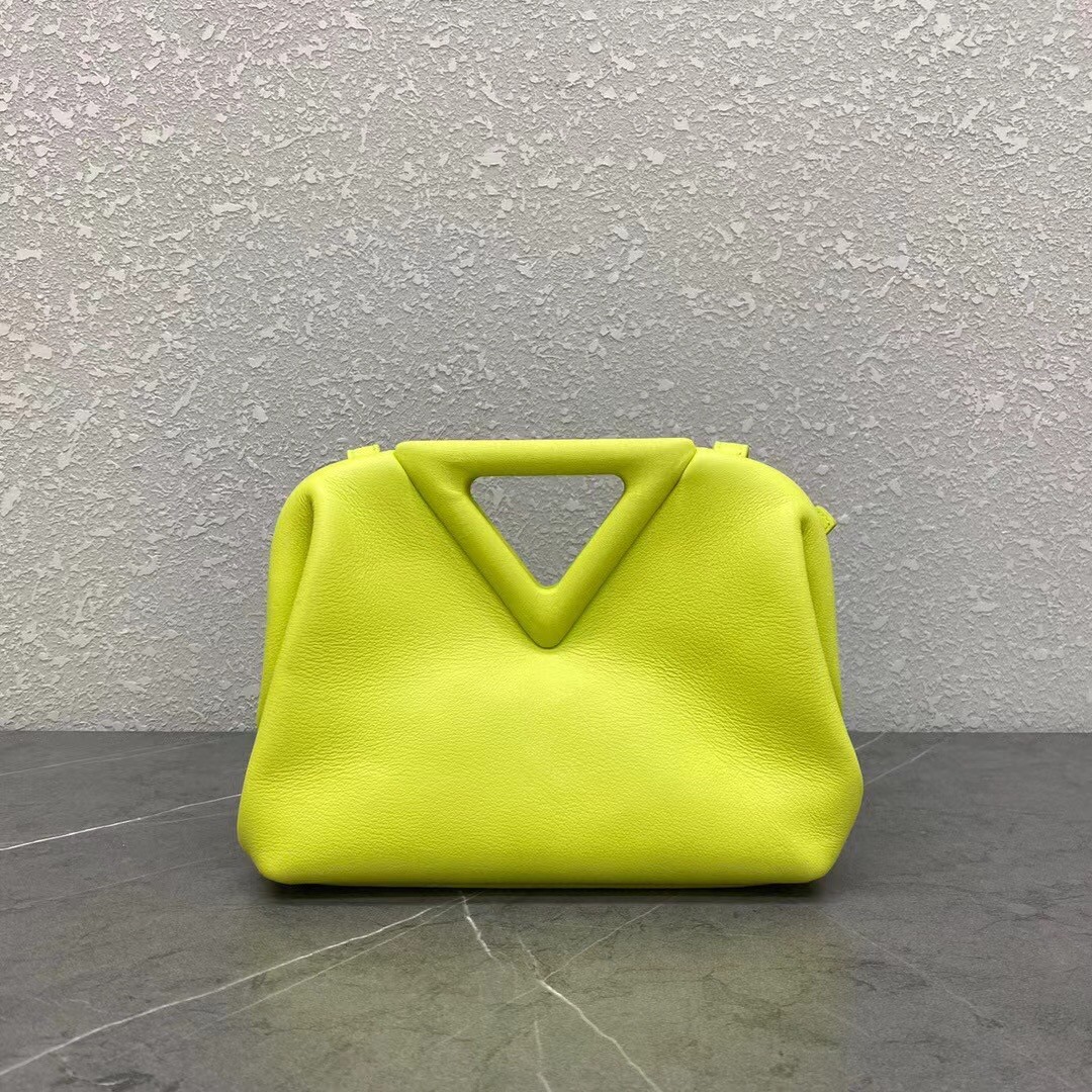 bo*te*ga Ve*ne*ta small point top handle bag in seagrass leather