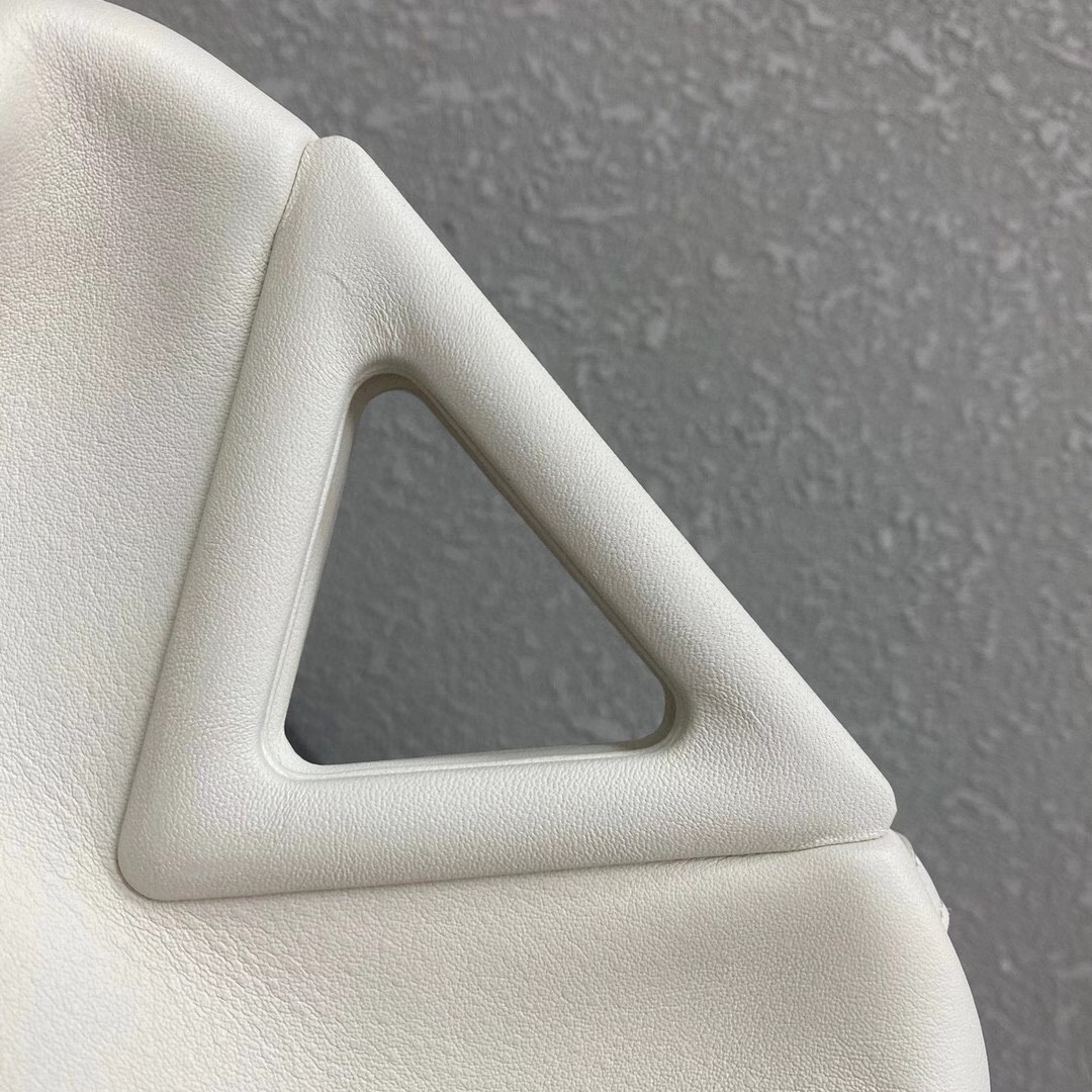 bo*te*ga Ve*ne*ta small point top handle bag in white leather