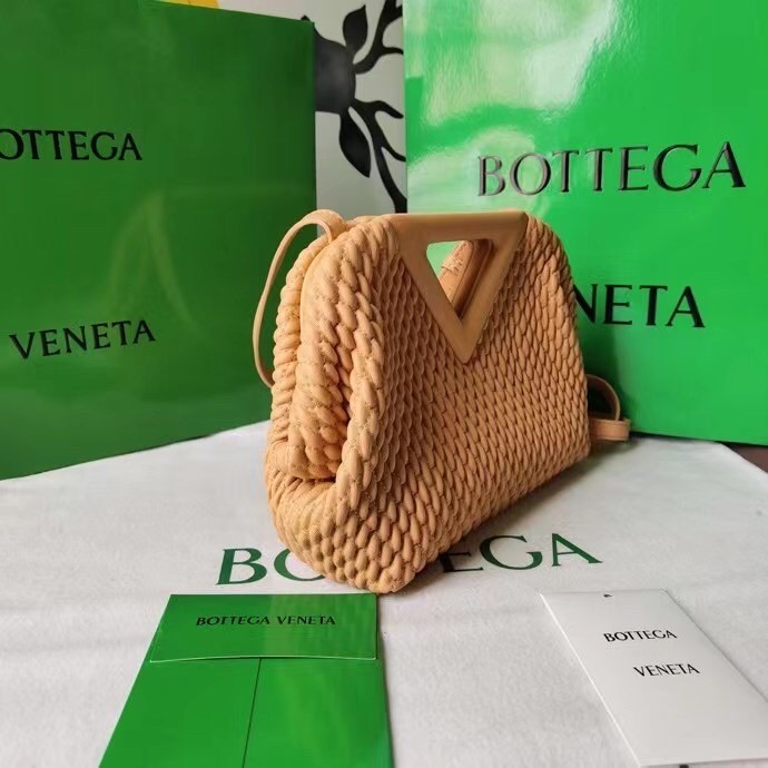 bo*te*ga Ve*ne*ta small point bag in peachy quilted leather
