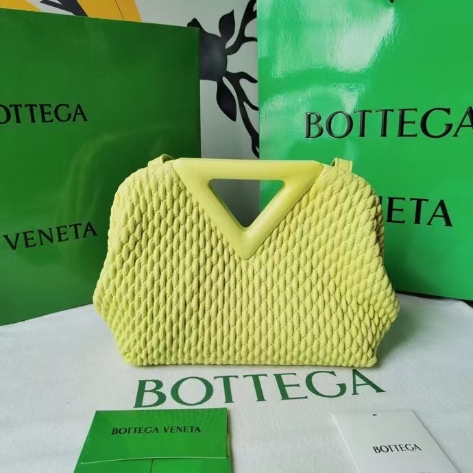 bo*te*ga Ve*ne*ta small point bag in seagrass quilted leather