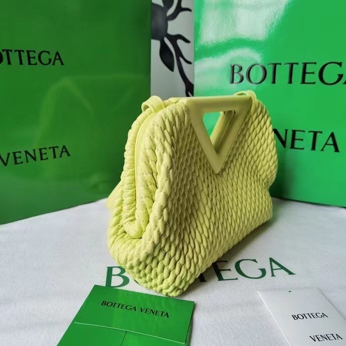 bo*te*ga Ve*ne*ta small point bag in seagrass quilted leather