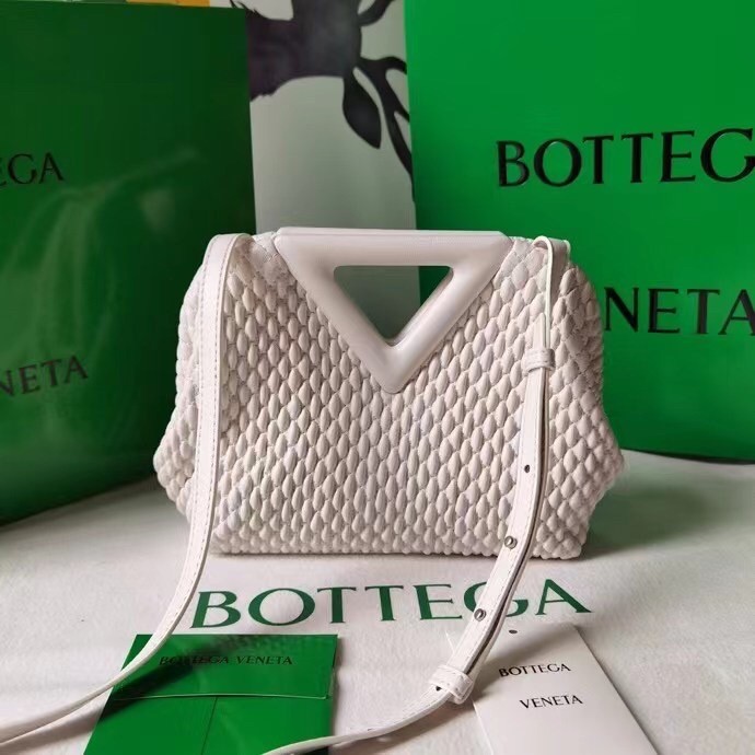 bo*te*ga Ve*ne*ta small point bag in white quilted leather